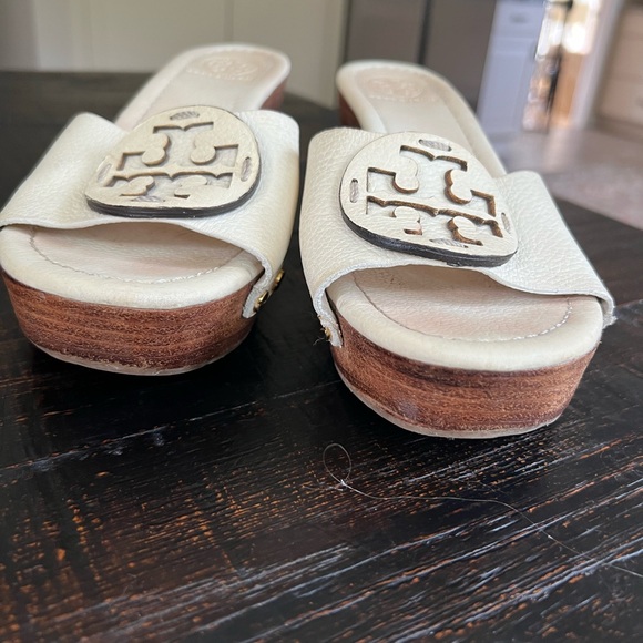 Tory Burch wedge sandals. Cream color, hardware great, size 9 - Picture 7 of 9